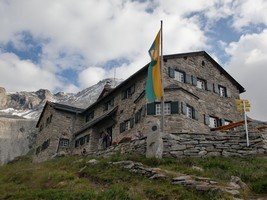 Bergpanorama mit dem Friesenberghaus